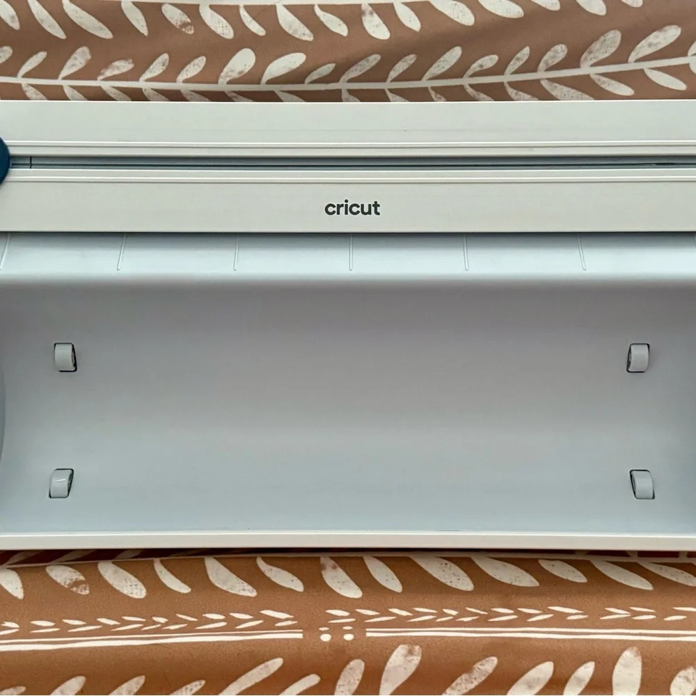 Cricut Smart Roll Holder with built in Trimmer